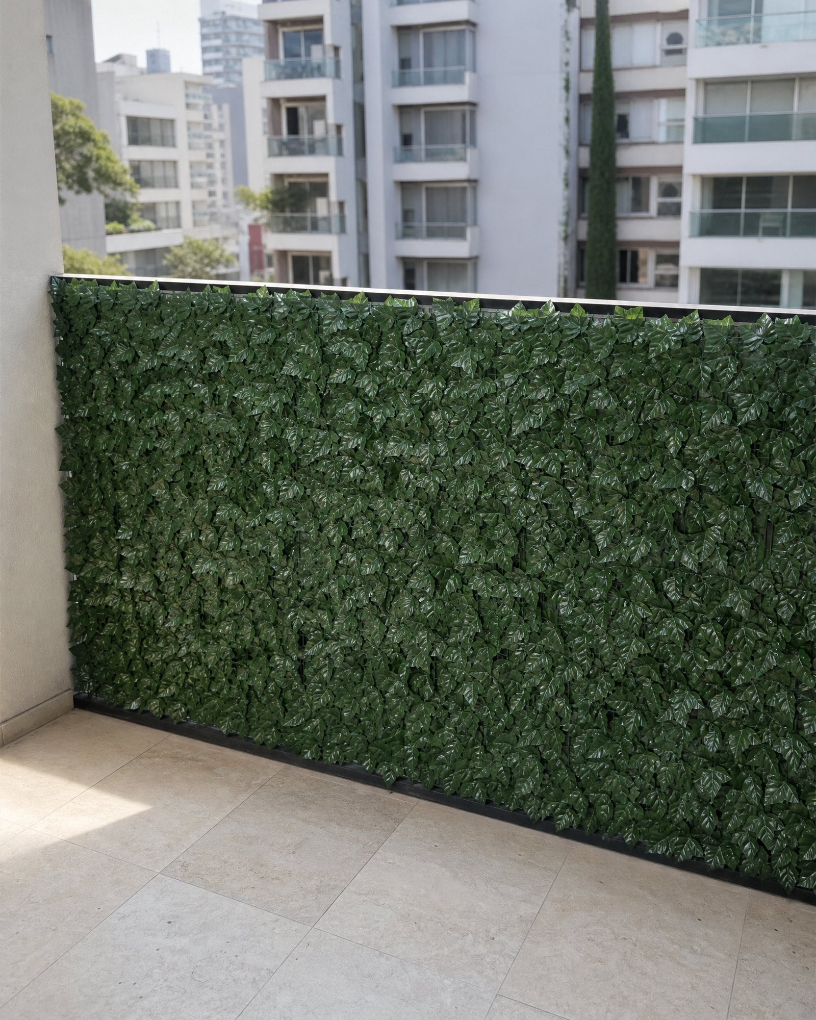 Jardín Vertical Artificial Muro Verde 100×300 cm con balcón
